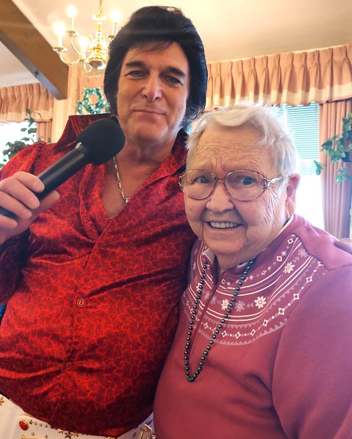 elvis and marge hanging out